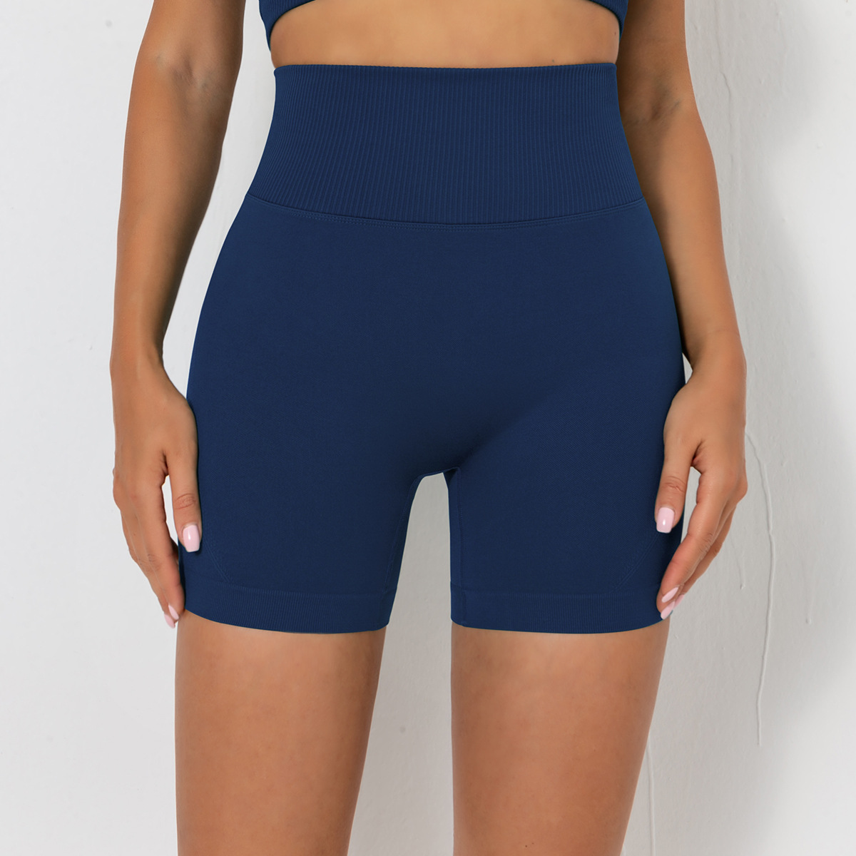 Seamless Knitted Solid Peach Hip Shorts In Europe And America