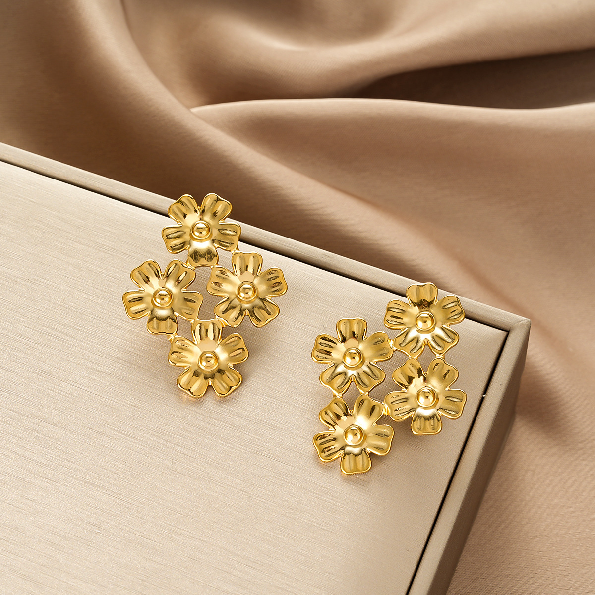 Women INS Casual Petal Stainless Steel Earrings, Rotatable Leaf 18K Gold Plated Titanium Steel Versatile Elegant Studs