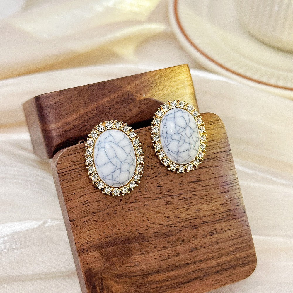 Premium Vintage Earrings - Enamel Flower Retro Niche Style, Light Luxury Versatile Elegant Ear Jewelry