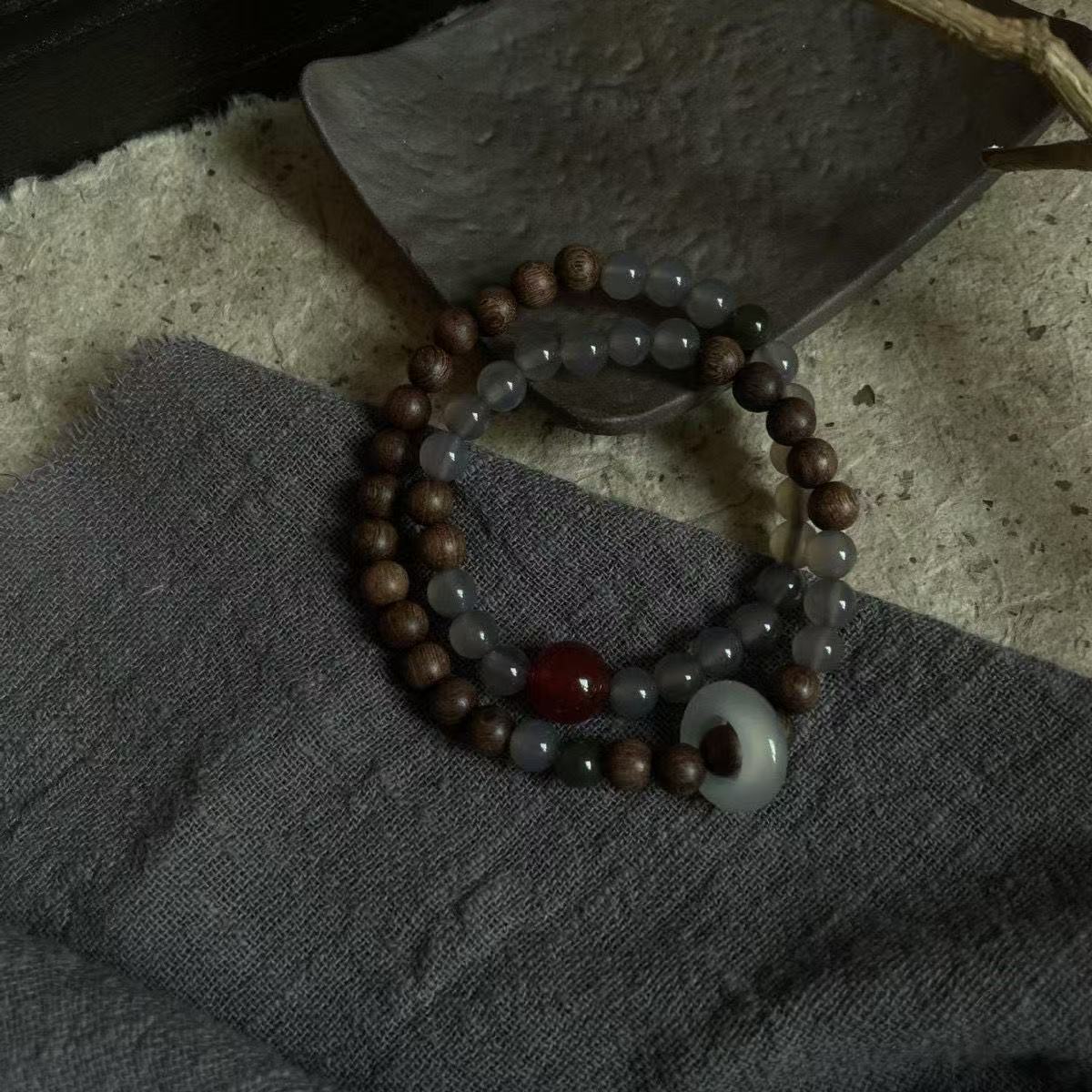 Brățară din lemn  de santal gri natural Agat roșu Peace Buckle Multi Stone Chain Unisex Zen Jewelry