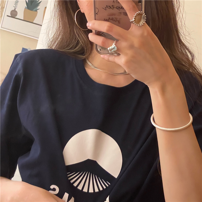 خاتم بتصميم نيتش بنقشة حمم زرقاء مثلجة