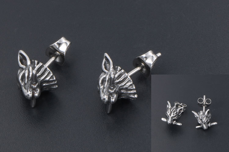 Title 2, Vintage domineering wolf head titanium steel ea...