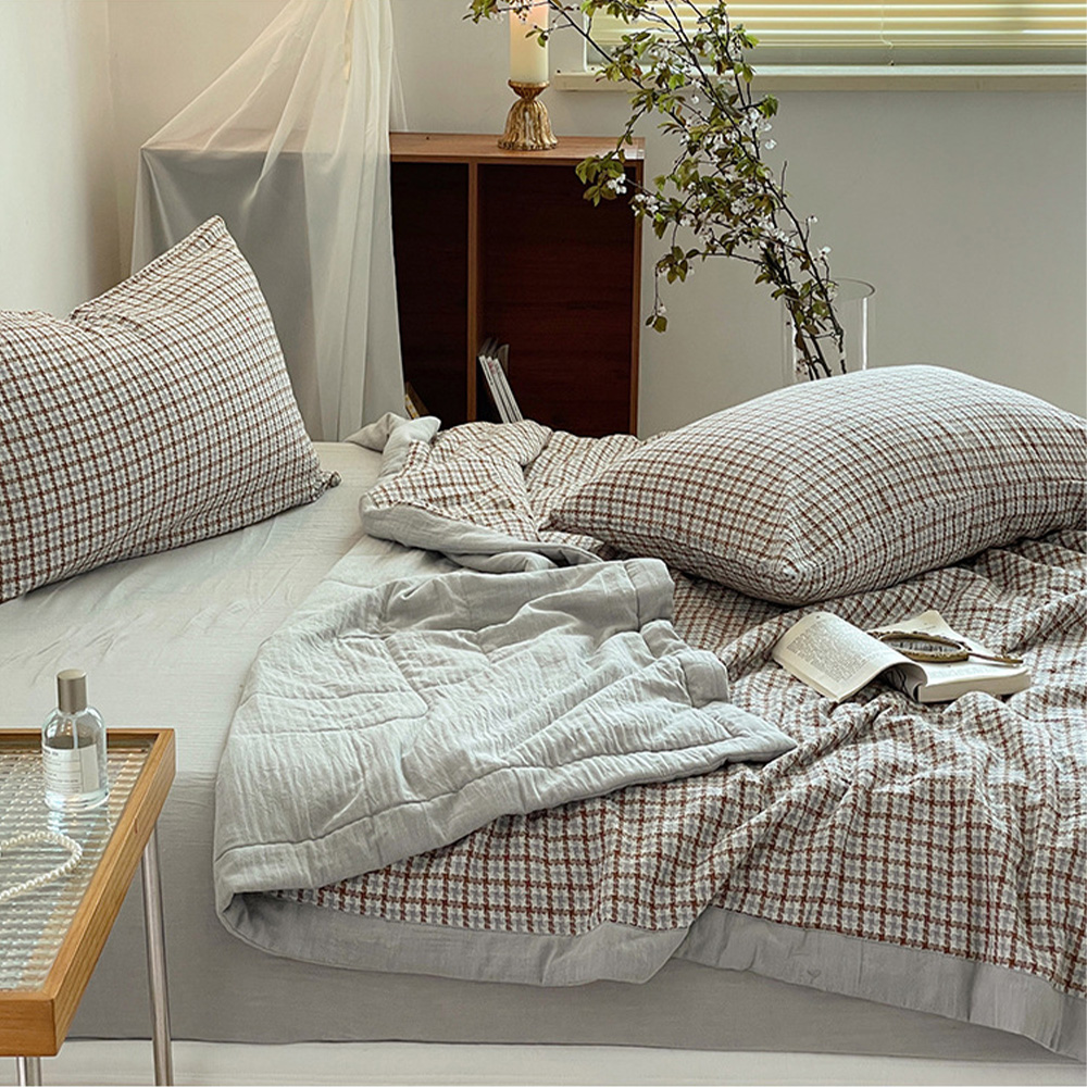 Fresh Plaid Summer Quilt High Quality Double-sided SummerQuilts Queen Bed Quilt Simple Luxury Comforter  Bedding Versatility Lightweight Bedding Sleep Blanket For Bedrooms And Airy Living Are