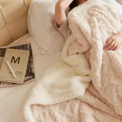 Autumn And Winter Warm Girl Heart Lamb Velvet Blanket - Rice Apricot - View 1