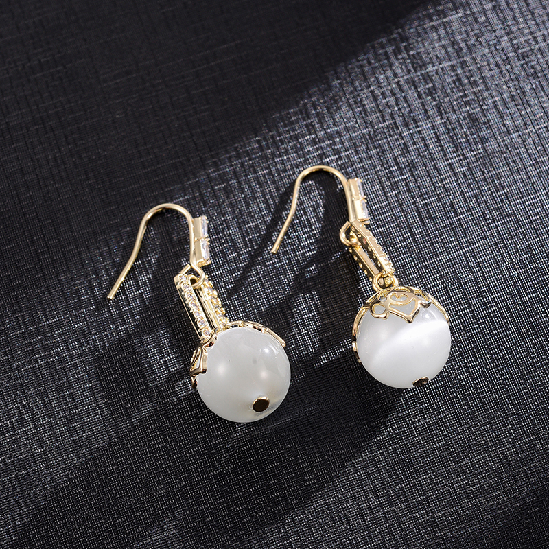 European And American Design Fashion Pearl Earrings Simple