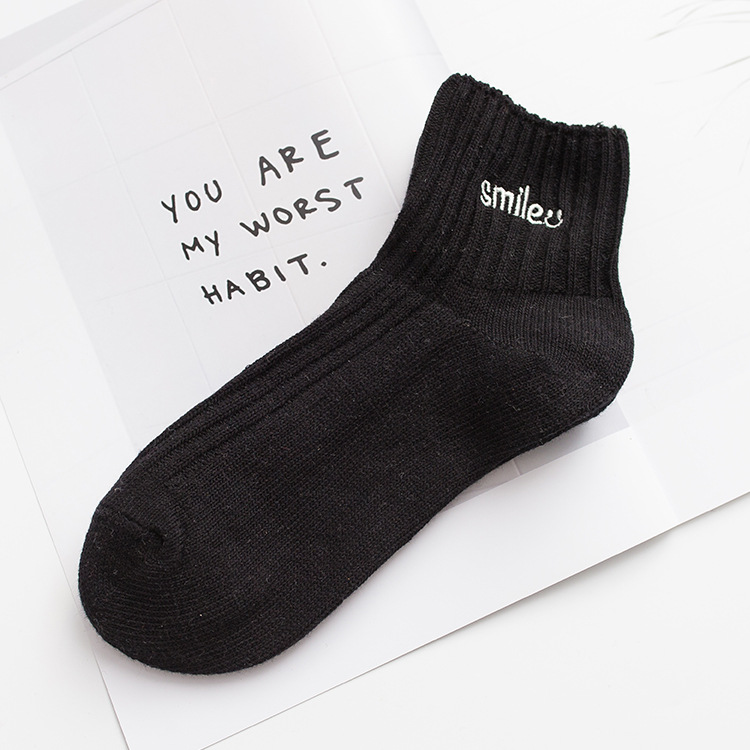 Title 2, Baumwollsocken mit Buchstabenstickerei