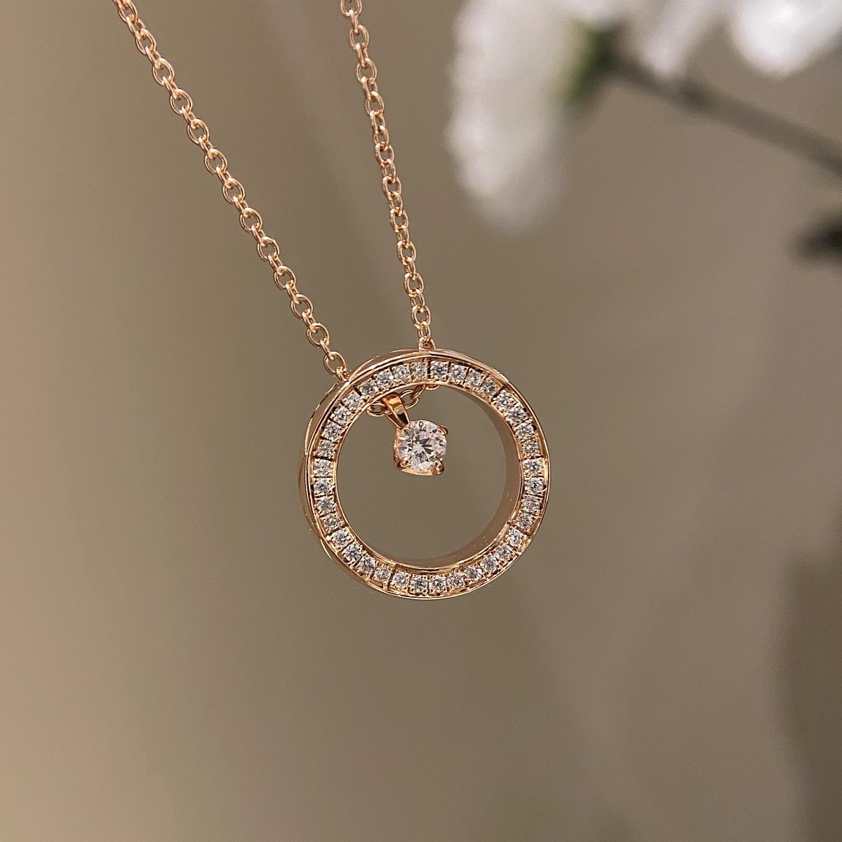 Light Luxury Elegant Quilted Grid Moon Charm Clavicle Necklace For Women, Gold Tone Metal Sparkling Daily Neck Jewelry in Style 3