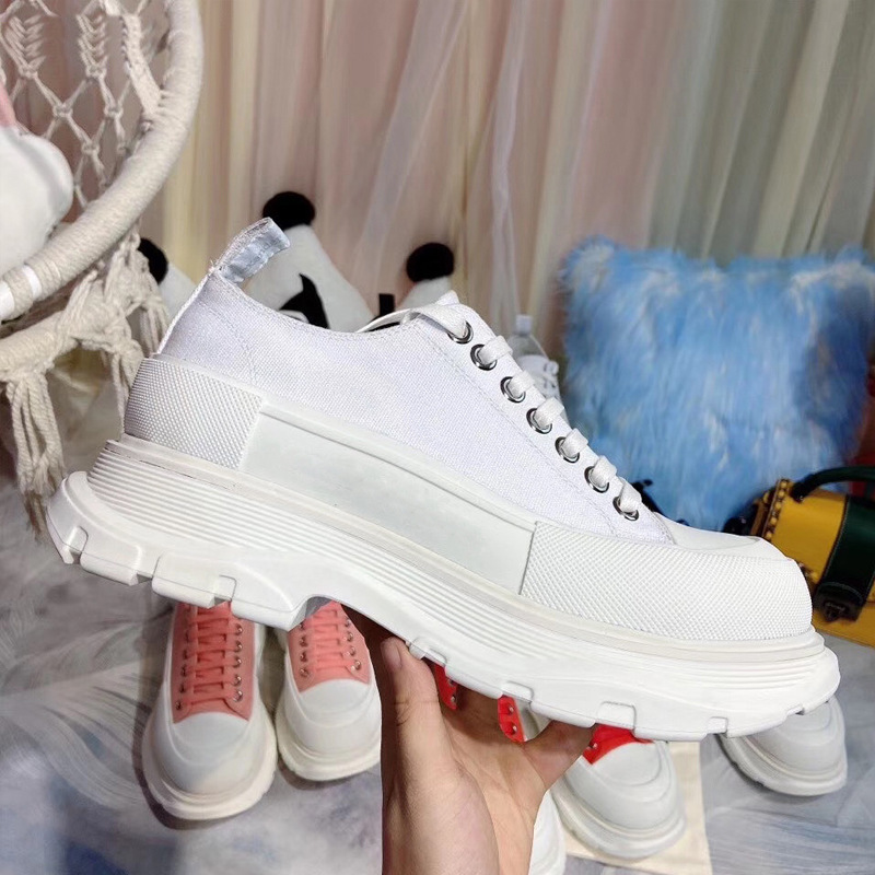 أحذية قماشية بسطح سميك وتصميم منصة مرتفعة ورباطات، أحذية رياضية بطابع شبابي