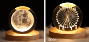 Kleine nachtlamp met kristallen bol, sterrenhemel en planeten – massiefhouten lampvoet, zonnestelsel 6 cm, 2 stuks