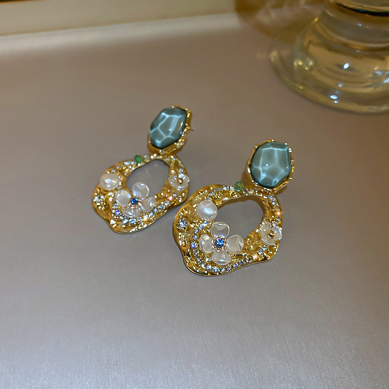 Women's Fashion Silver Pin Square Diamond-set Flower Pearl Ruffle Hollow Earrings