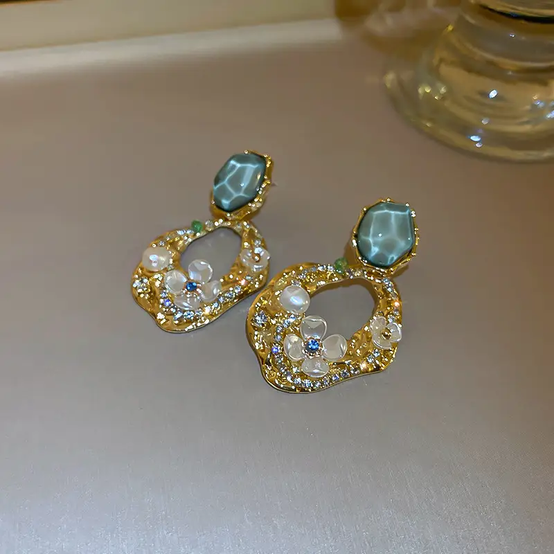 Women's Fashion Silver Pin Square Diamond-set Flower Pearl Ruffle Hollow Earrings