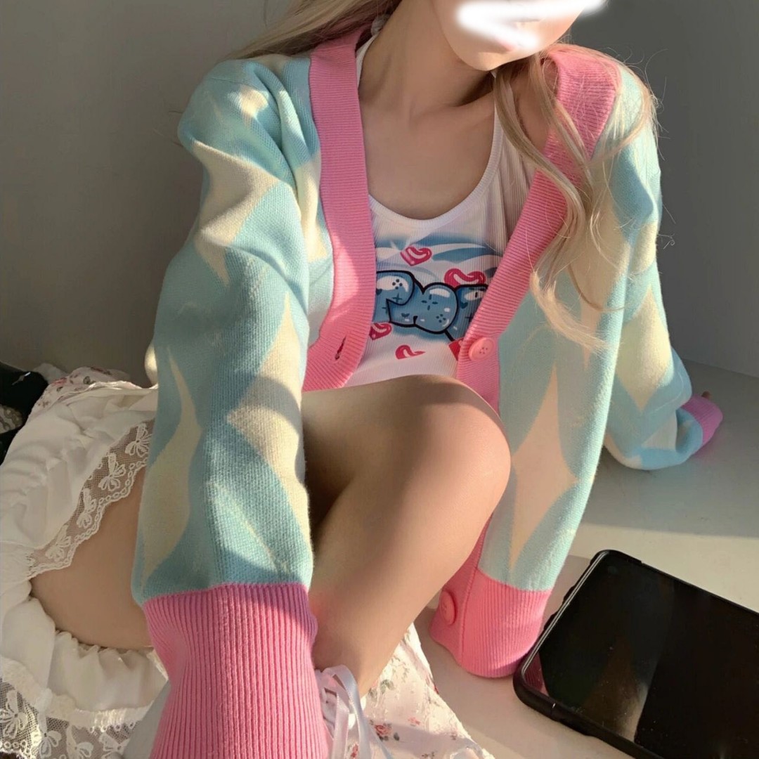 Niche Contrasting Diamond Pattern Sweater For Women With A Versatile V-neck