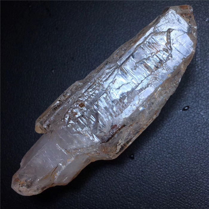 Natural White Crystal Skeleton Hollow Hollow Backbone Rough Stone — foto 3