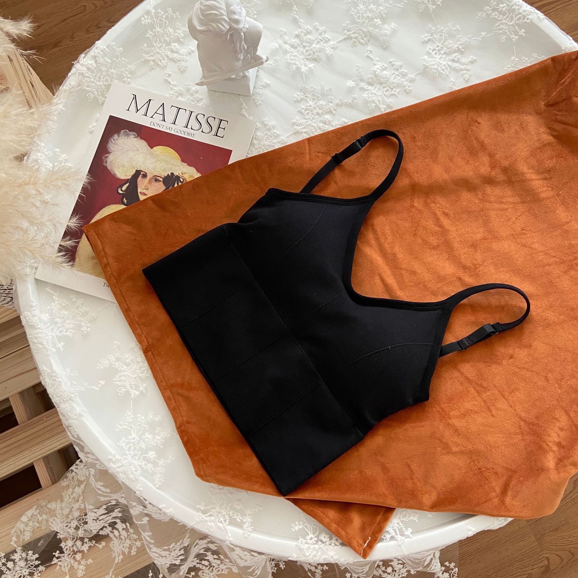 Title 2, Outer Wear a forma di U grande con reggiseno in...