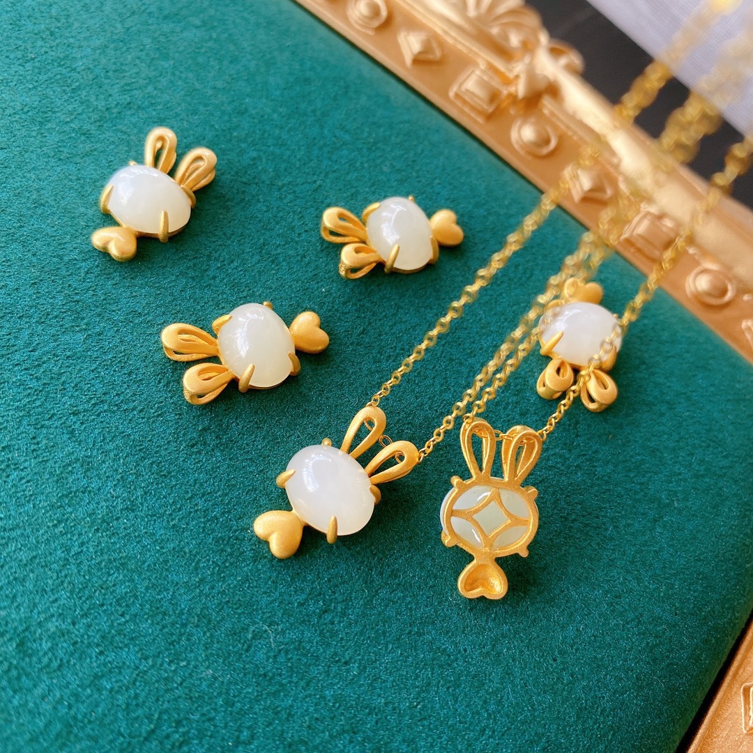 White Jade Smart Rabbit Necklace Clasp Chain