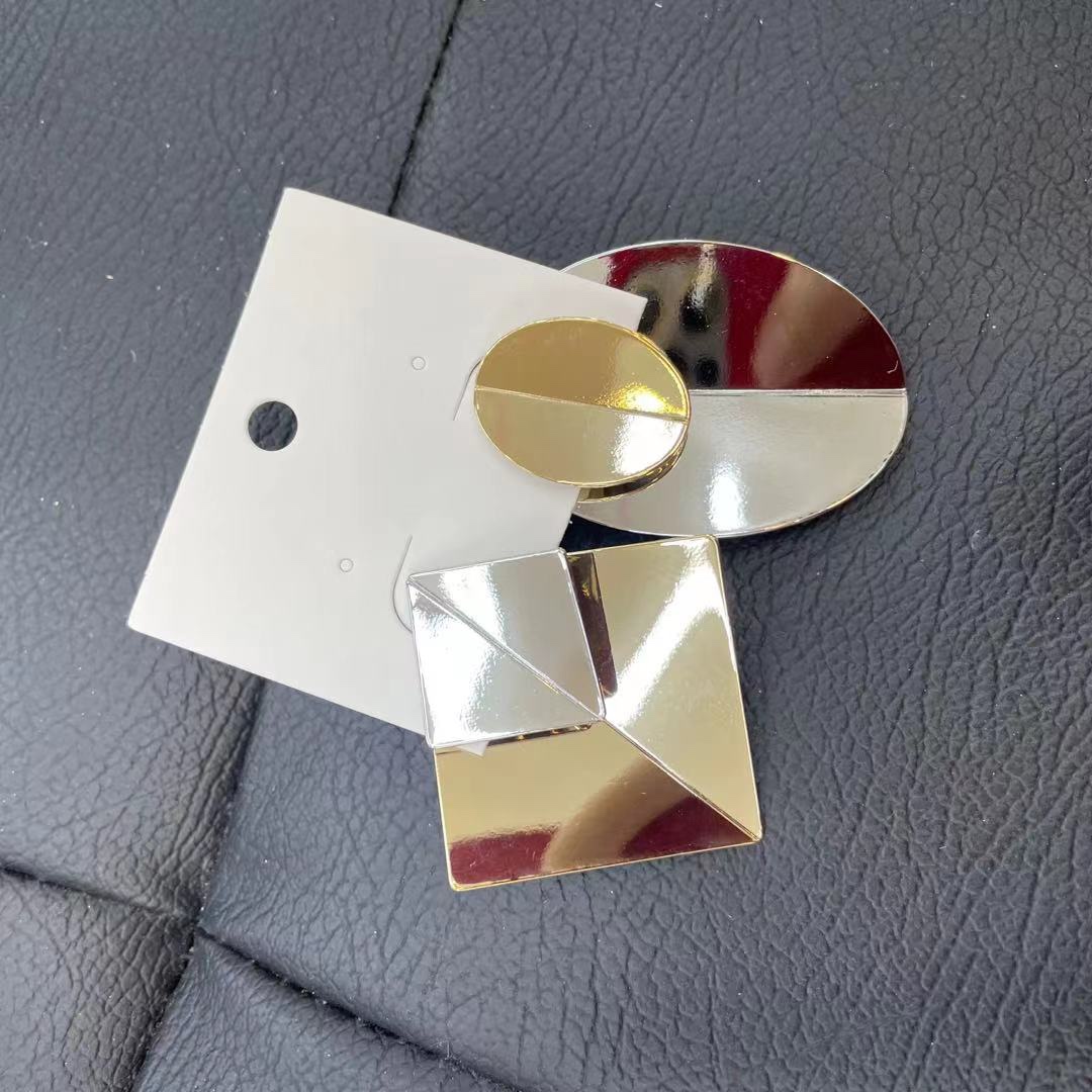 Fashionable Women's Exaggerated Simple Temperament Earrings