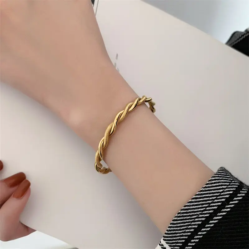 Titanium Steel Plated 18K Gold Fashion Twist Women's Geometric Personality Bracelet