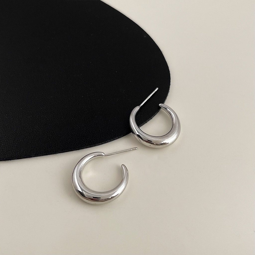 European American Vintage Hoop Earrings Women Geometric Metal Irregular Earrings Bold Elegant