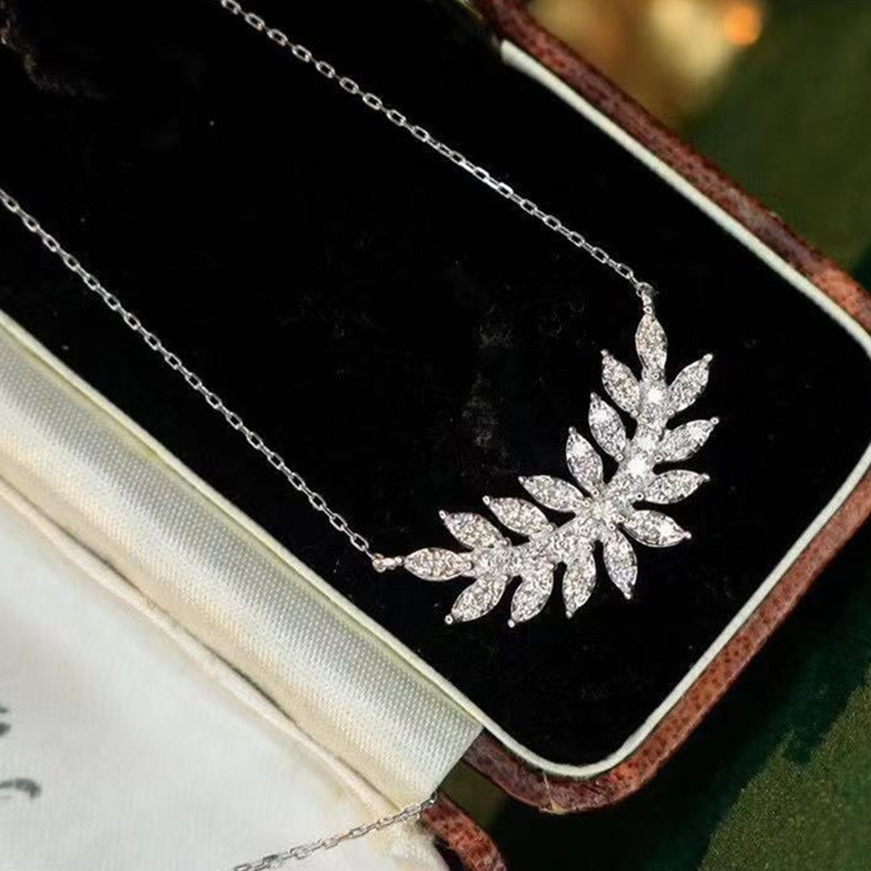Women's Fashion New Feather Necklace