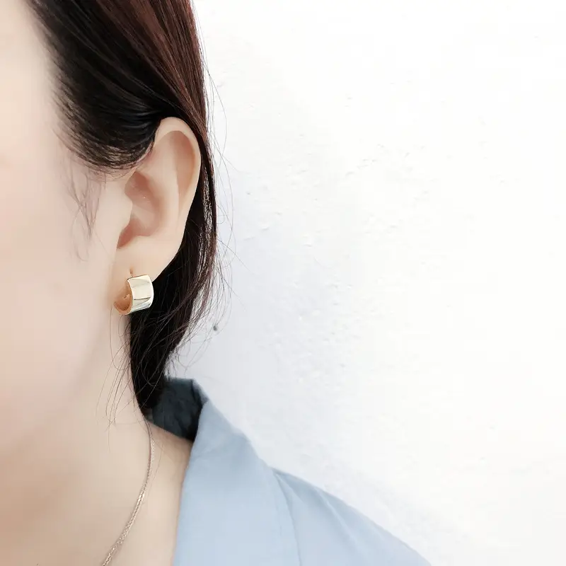 Light Luxury Fashion Wide Face Simple Pure Silver Ear Buckle