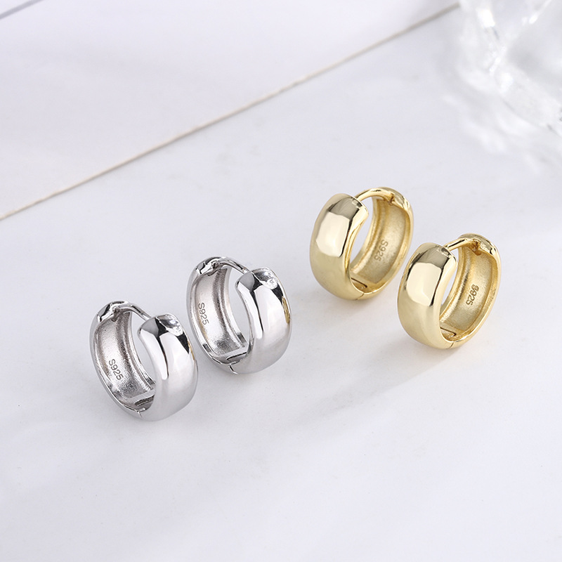 Title 3, Versatile Basic Wide Face Circular Ear Buckle