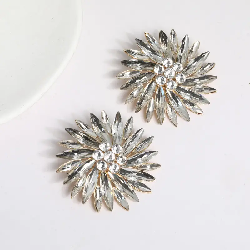 Women's Fashion Leisure Rhinestone Beautiful Flowers Modeling Earrings