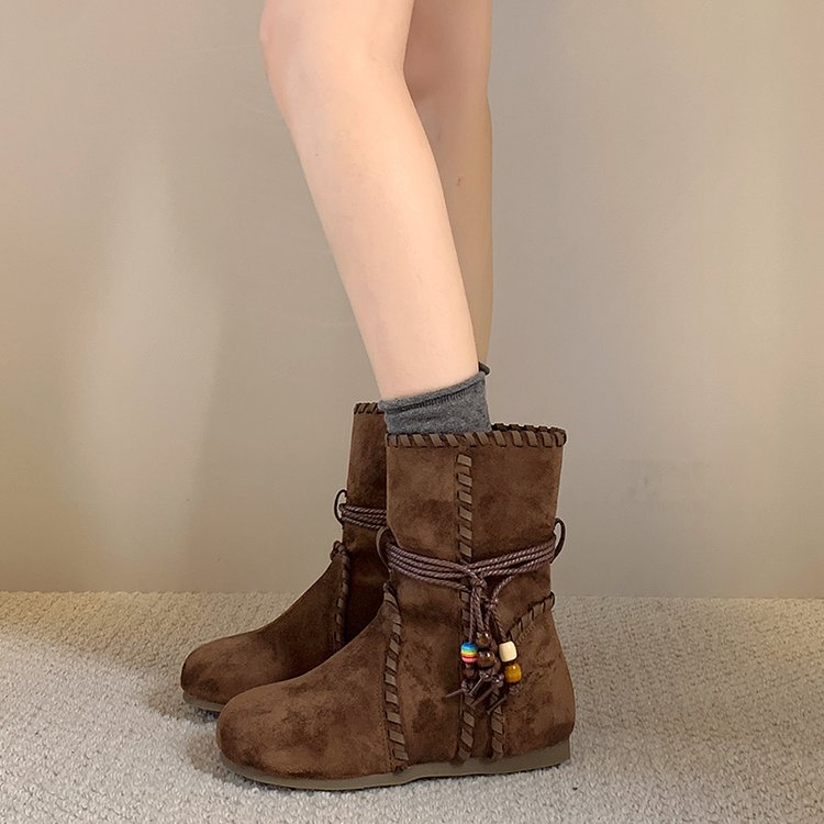 Women's vintage boots – invisible heightening heel and rubber outsole detail