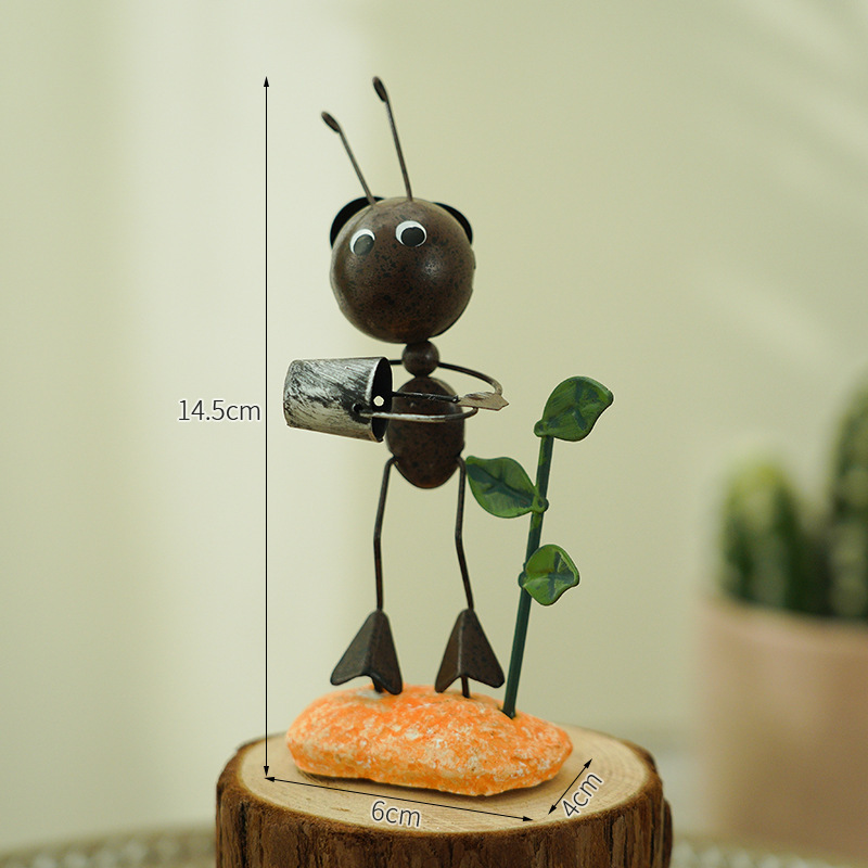 Water pouring ant