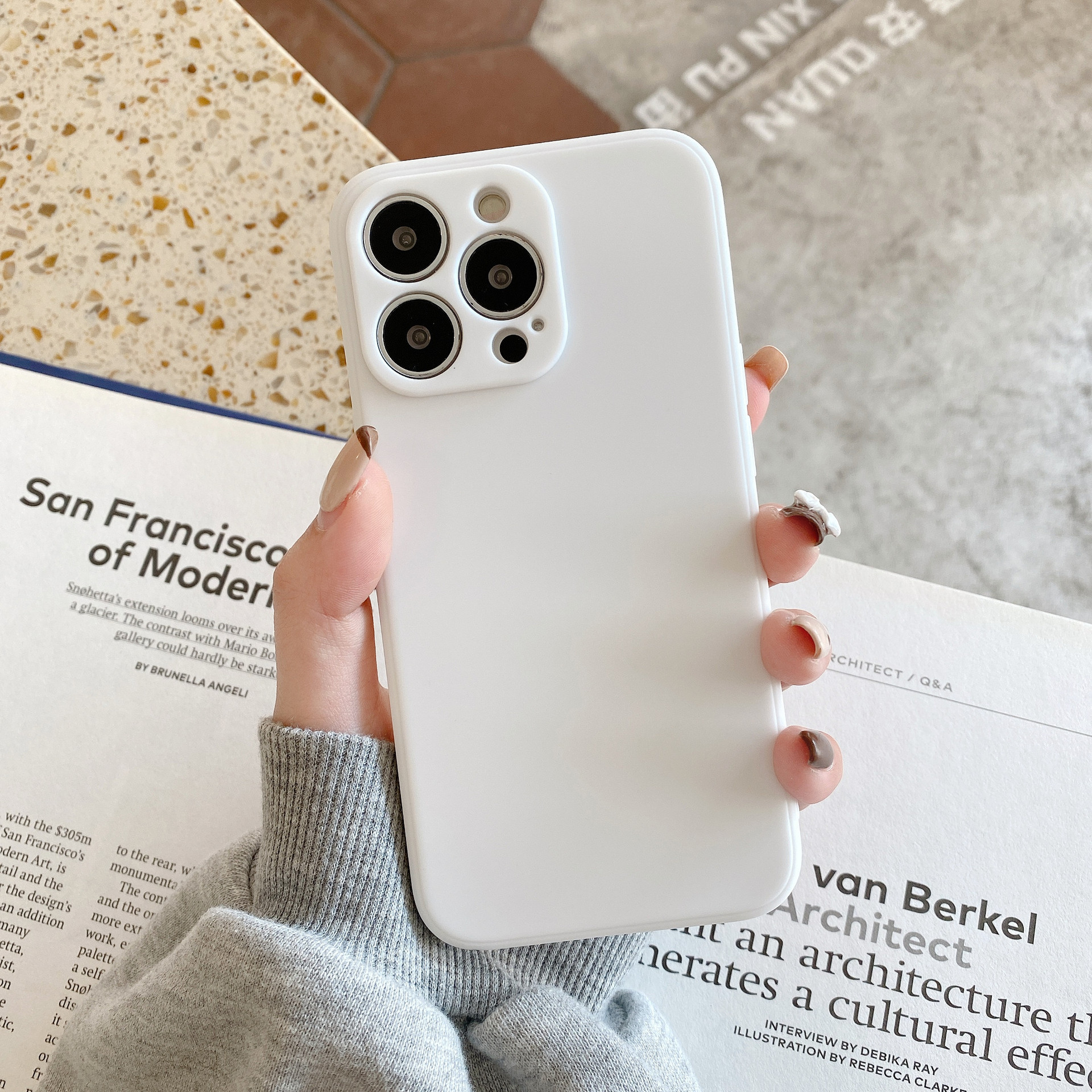 Title 2, Cover per telefono in silicone liquido con bord...