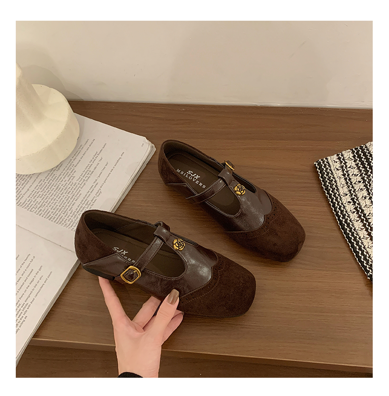 Women Retro Carved One Strap Flat Mary Janes, 2026 Summer New Soft Sole Shallow Cut Commuter Shoes