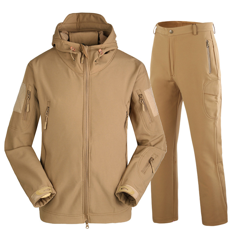 Title 9, Tarnanzug aus wattierter Jacke und Hose