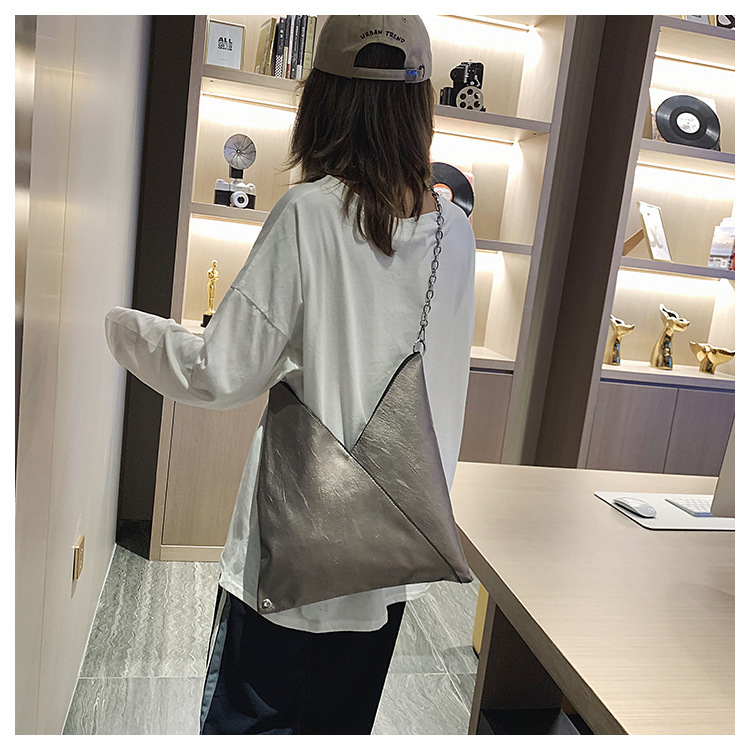 Chain Retro Women's Bag Large Capacity Portable Tote Bag Casual Shoulder Bag