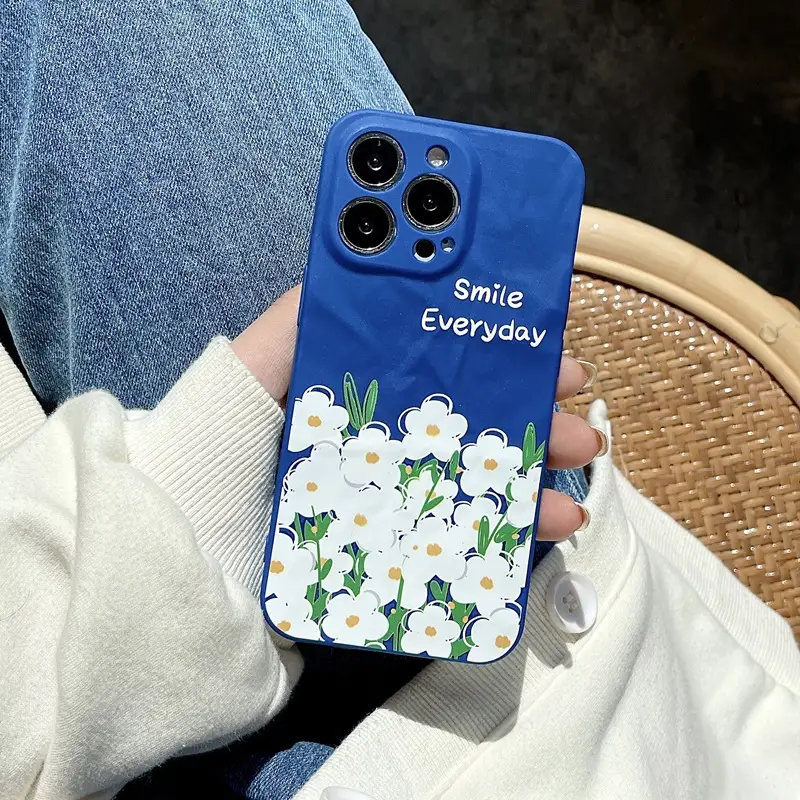 Simple Wrinkled Blue And White Flower Patch Silicone Phone Case