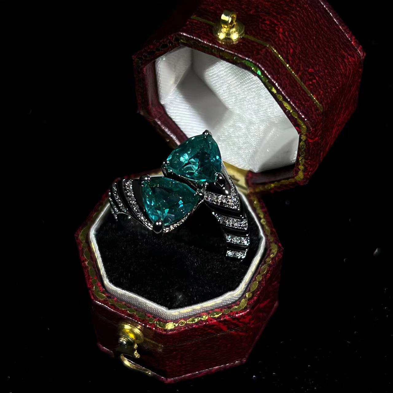 Vintage European Luxury Retro Heavy Craft Emerald Ring, Open Adjustable Zircon Niche Design Versatile Temperament Band