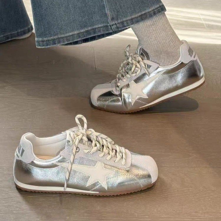 Women Metallic Silver Retro Dexter Sneakers Star Patch Decoration Suede Panel Splicing Vintage Distressed Look Round Toe Flat Gum Rubber Sole Lace Up Y2K Street Daily Casual Low Top Trainers