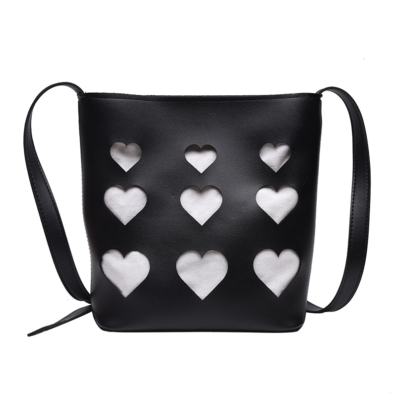 Title 22, Petit sac seau creux coeur pêche assorti