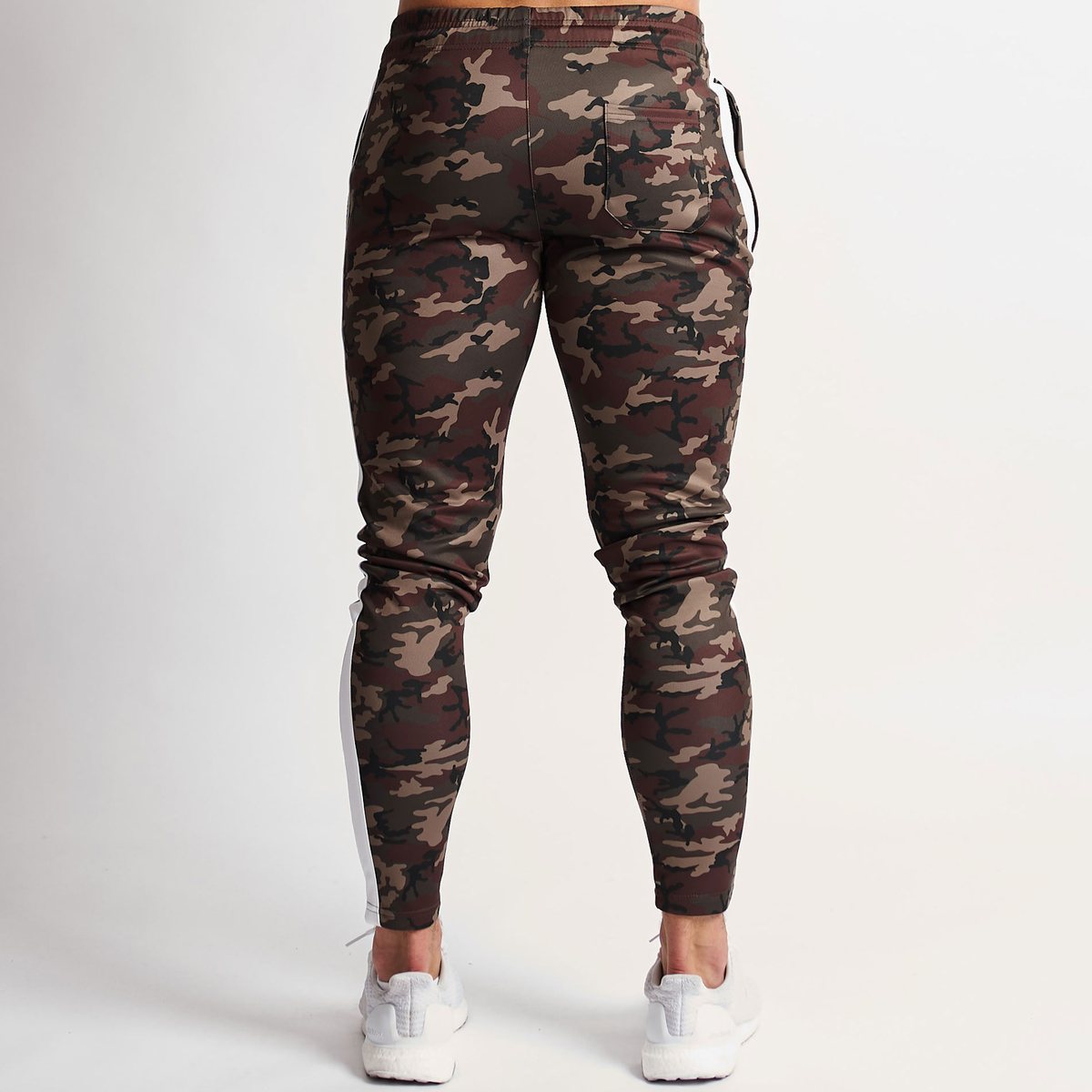 Title 6, Camouflage-Trainingshose mit Stretch-Seitenstre...