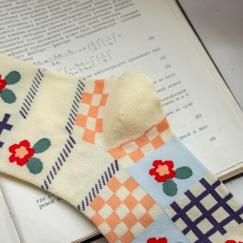 Female Ins Trend Retro Tube Socks College Style