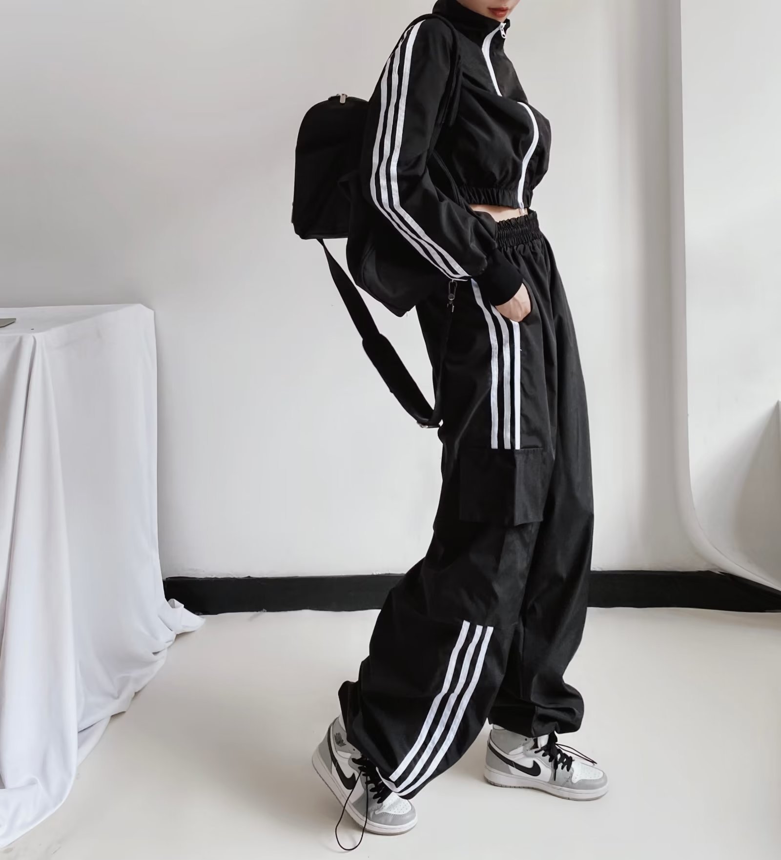 Women's Loose Straight Pocket Sweatpants