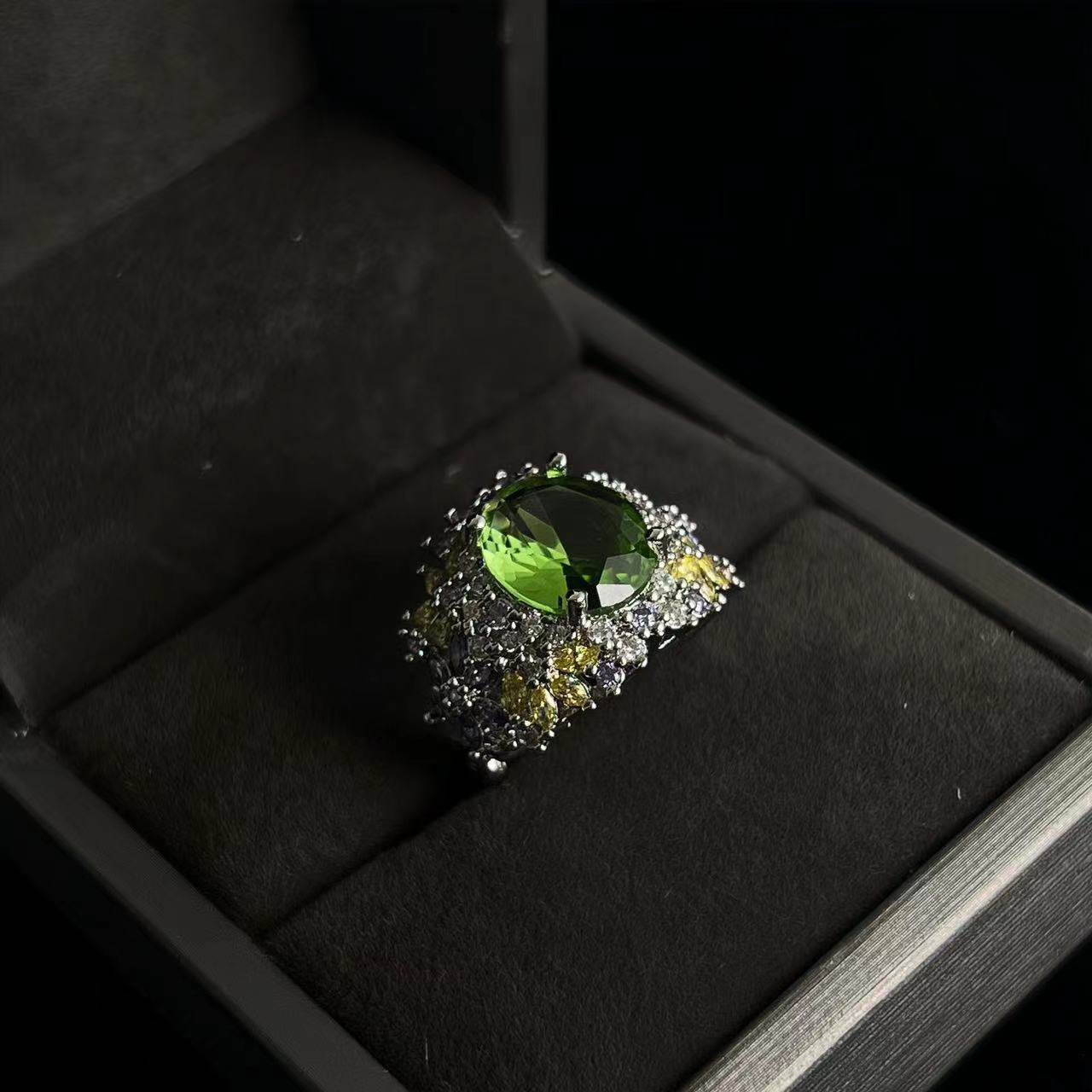 Bestseller Heavy Craft Mint Green Gem Ring, High-end Niche Full Paved Zircon Elegant Versatile Band