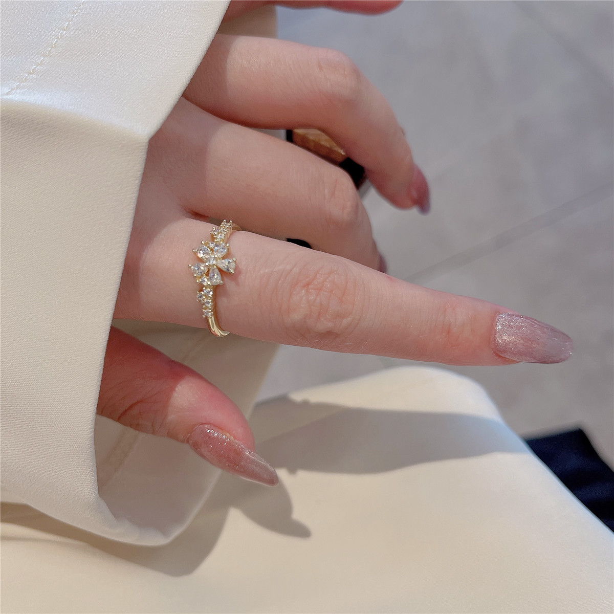 Women's Geometry Of Small Flower Micro-inlaid Zircon Ring