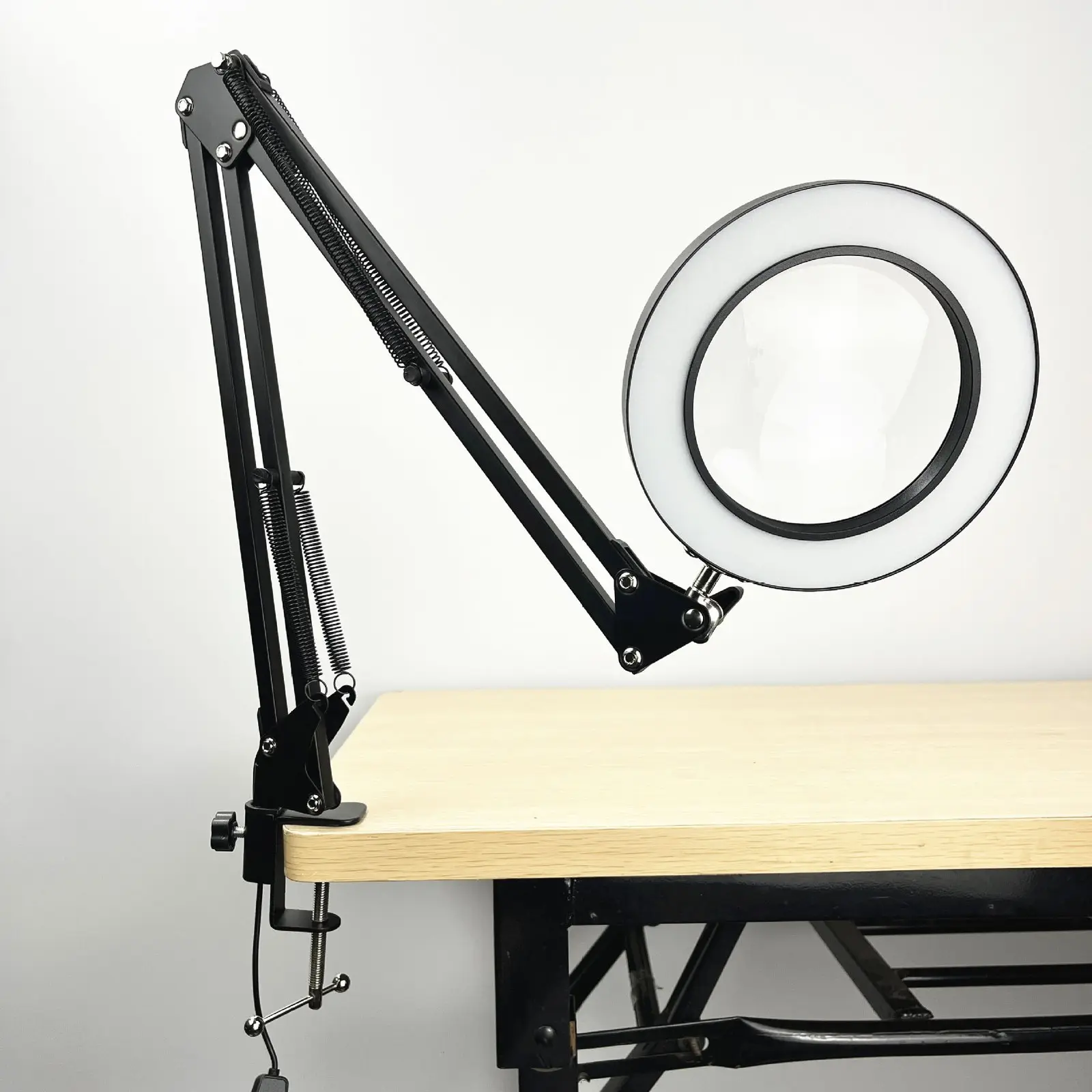 5X Magnifying Glass Lamp Clip-on Desk Table