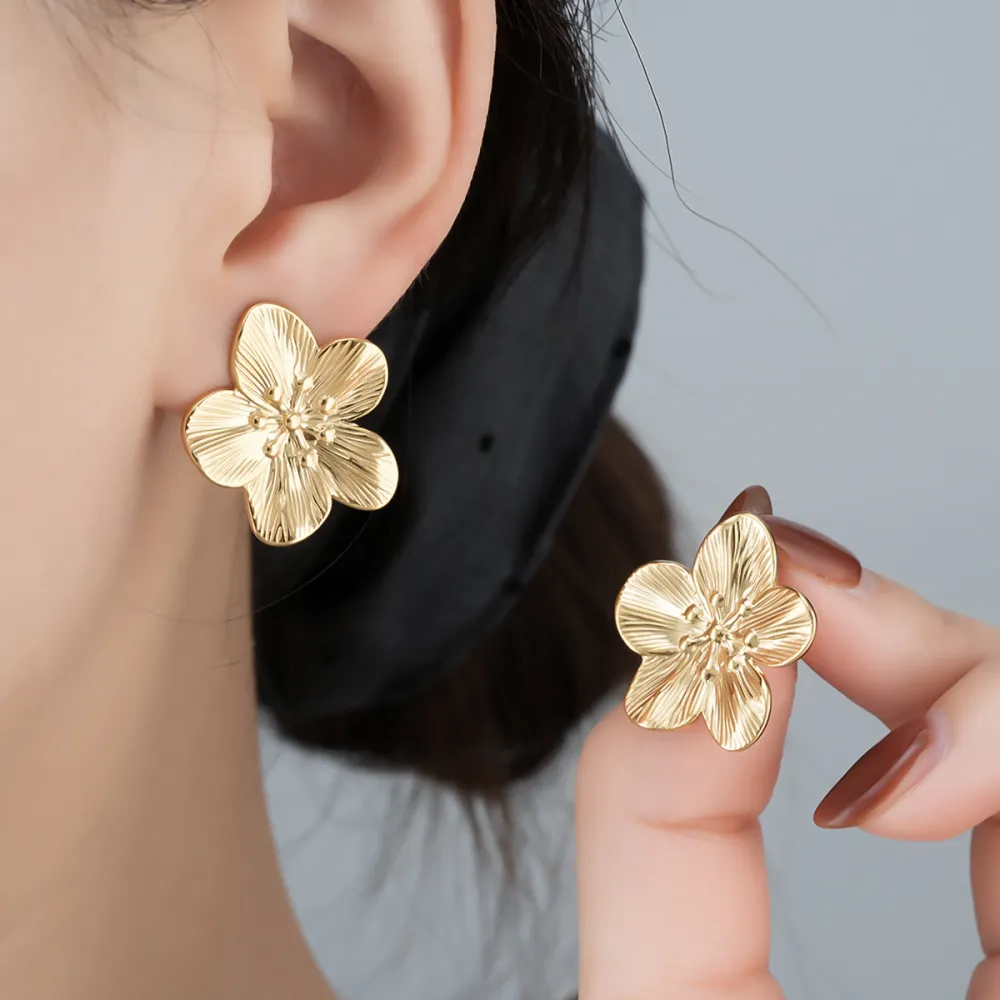 1 Pair Gold Flower Stud Earrings, Senior Sense Temperament, Niche Design, Fashion All-Match Jewelry For Women
