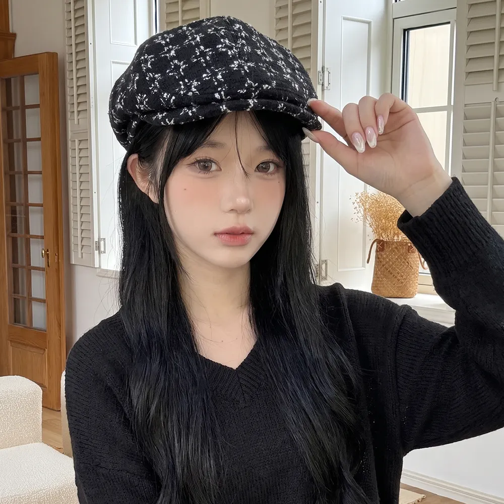 The French-style Small Floral-patterned Forward Hat Is