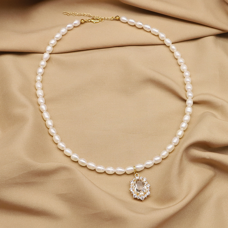 Title 1, Collier de perles d