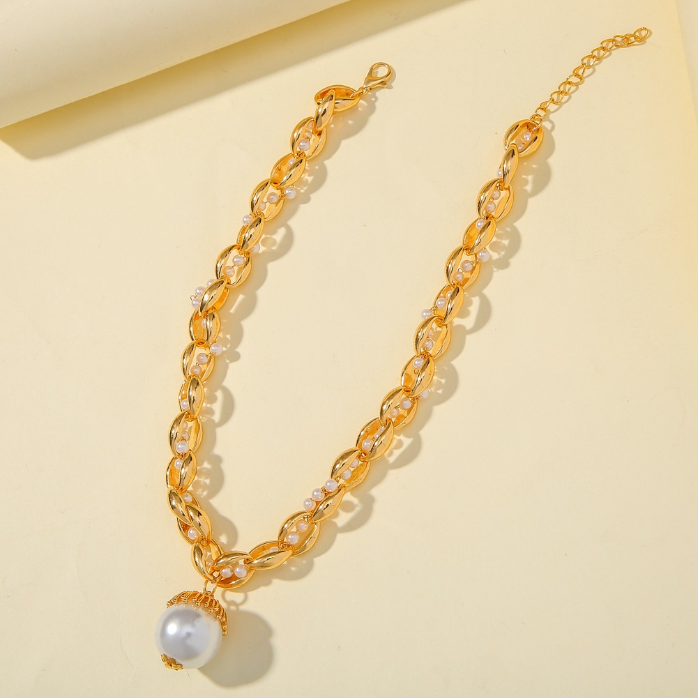 Single Layer Short Large Pearl Thick Chain Necklace