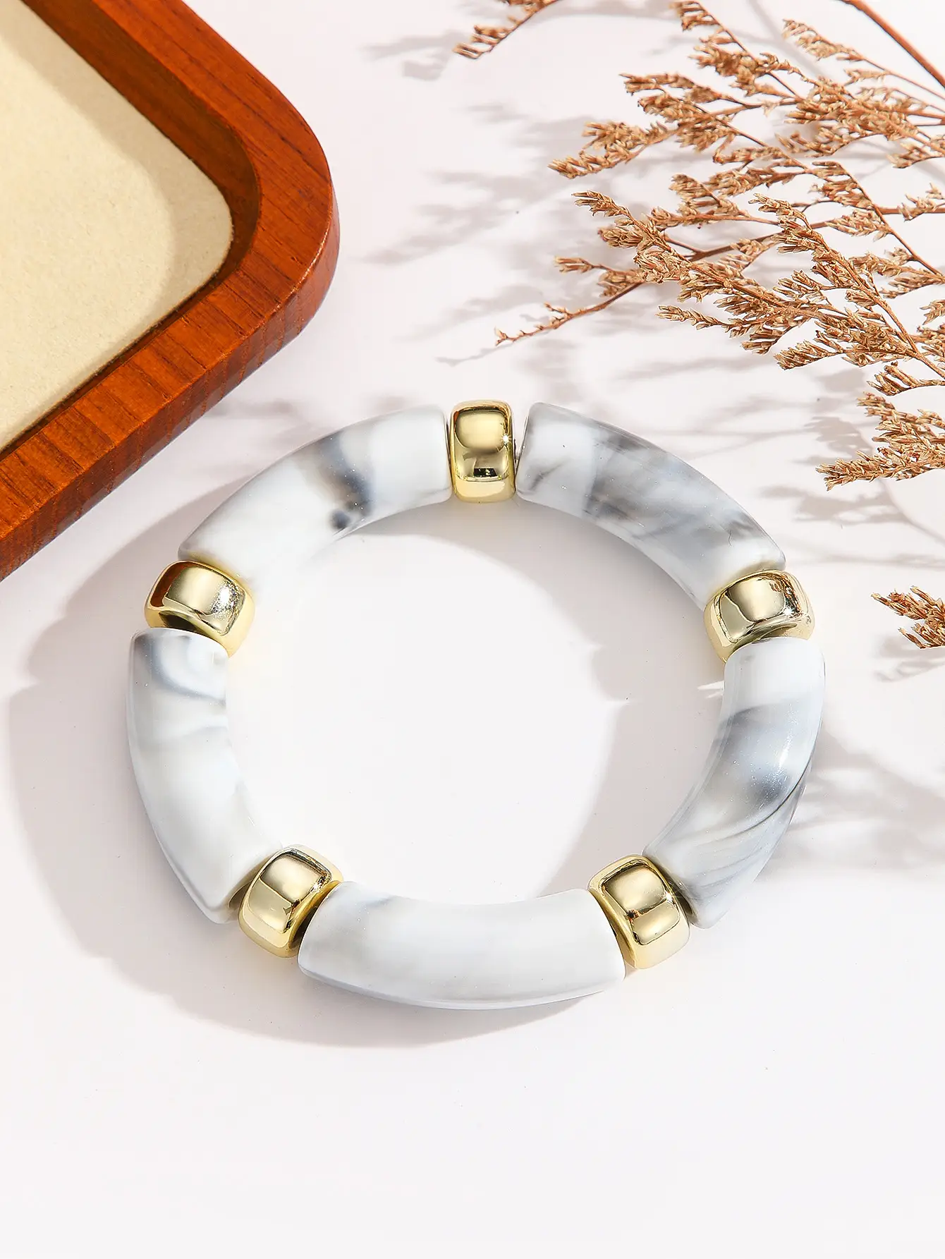 Fashionable And Personalized Acrylic Bent Tube Bracelet