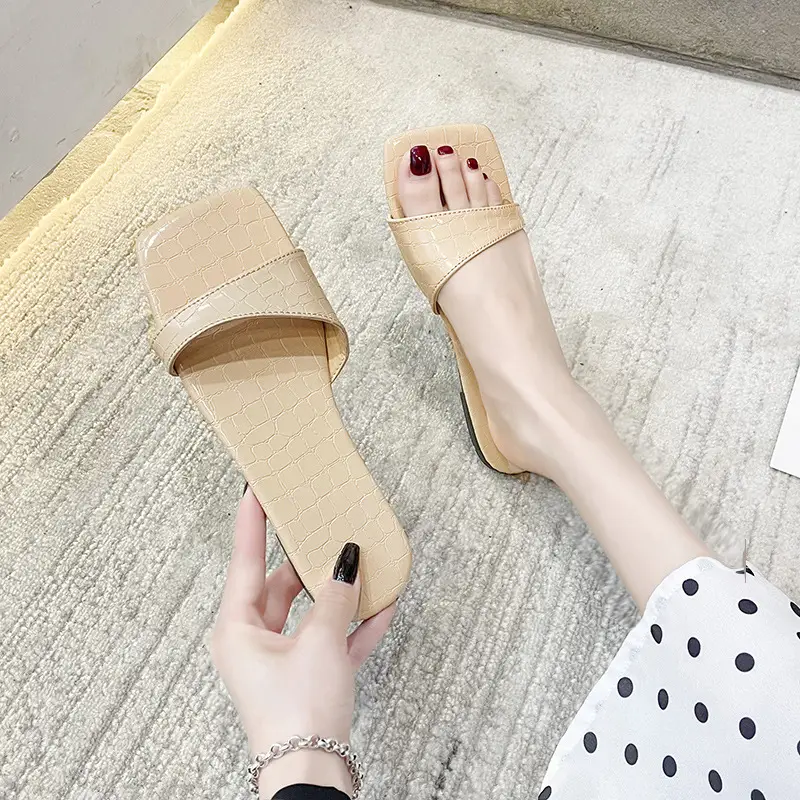 Flat-bottomed Fashion Casual Outing Slippers