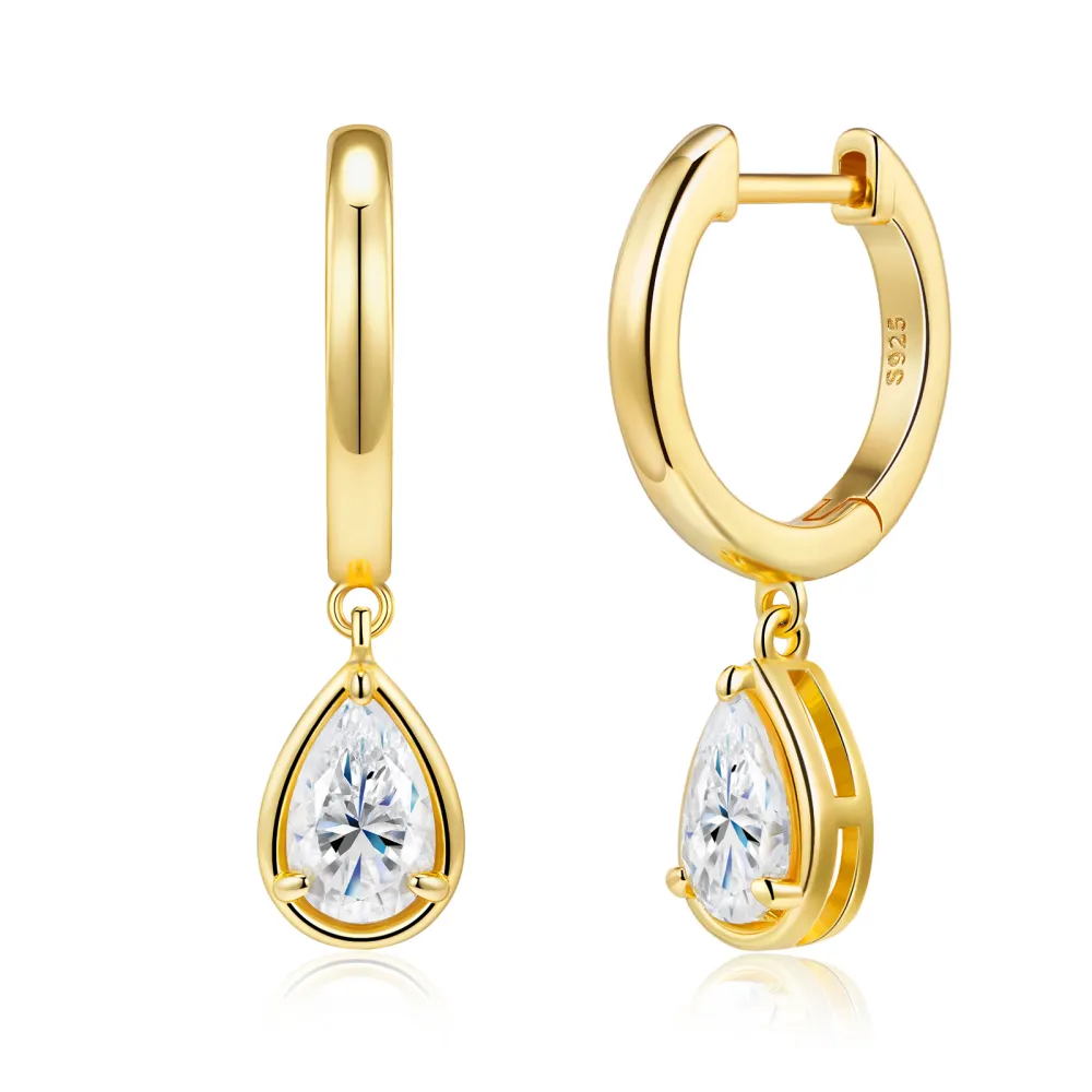 A Luxurious And Fashionable Minimalist Jewelry Earring Set Featuring Top-quality Moissanite Stones, Made Of S925 Silver Electroplated With Gold.