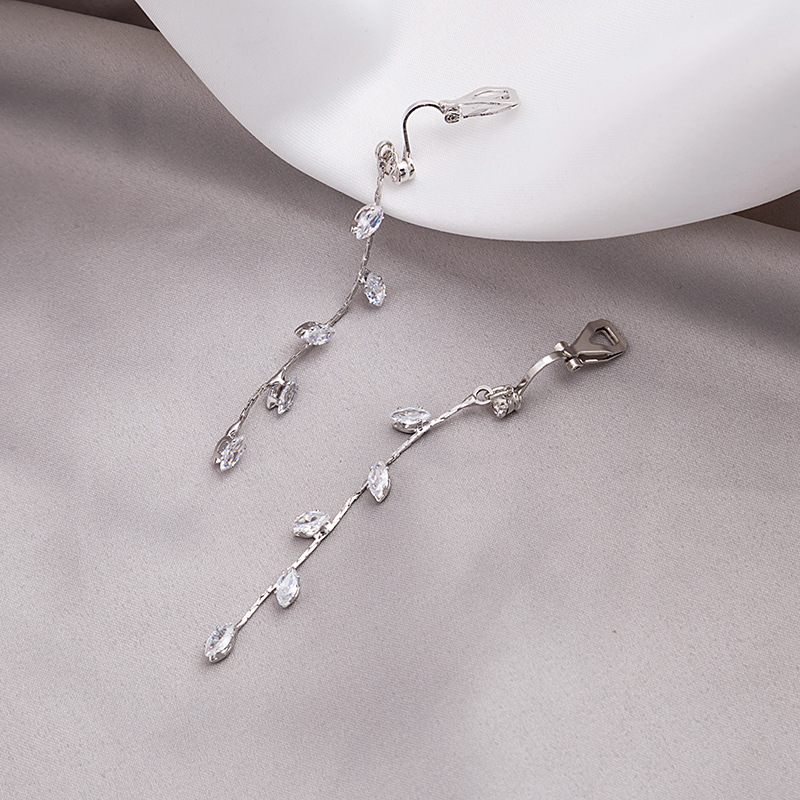 Title 3, Elegant Leaf Tassel Long Ear Clip